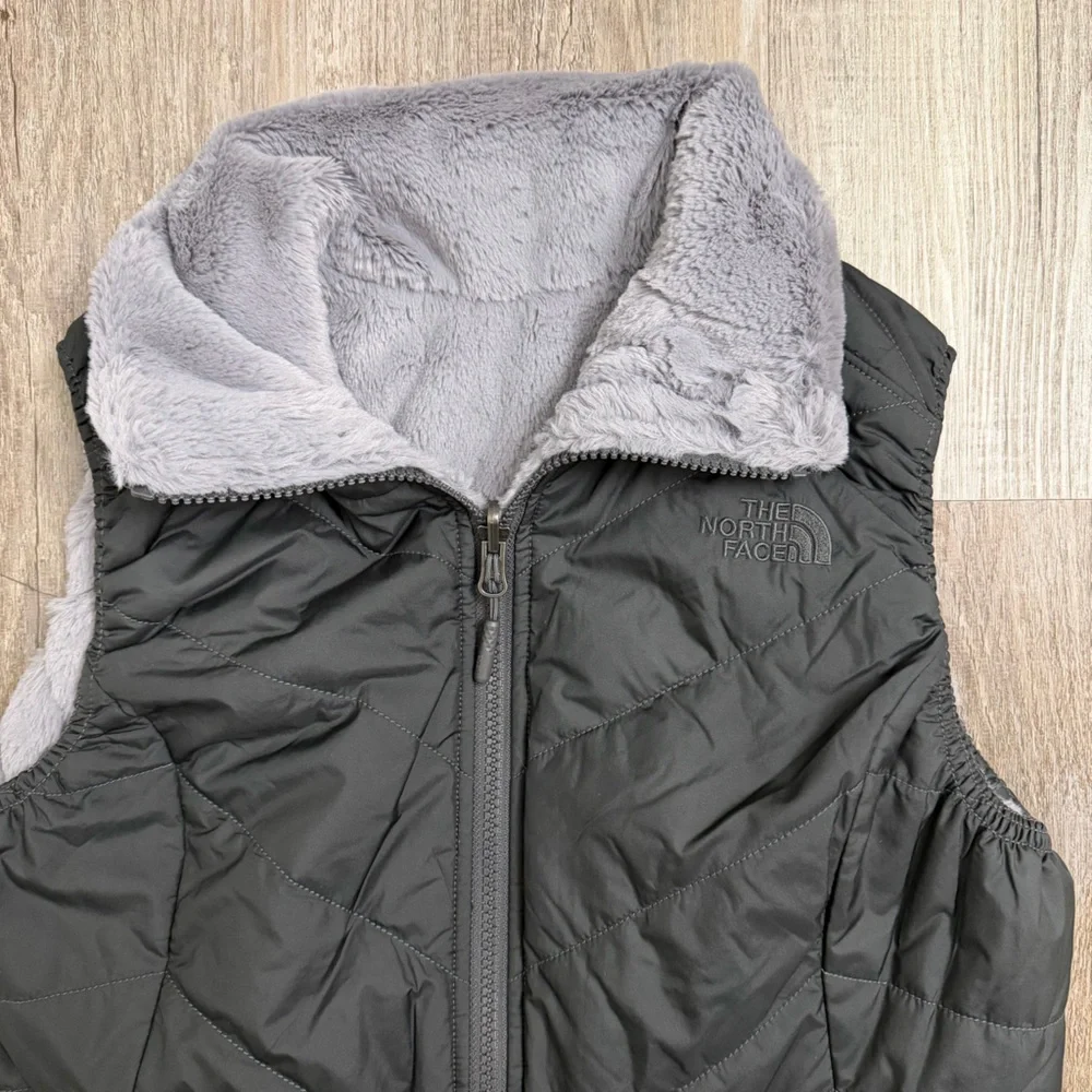The North Face Women’s Gray Quilted Reversible Vest-size Small *NEW w/o tags*